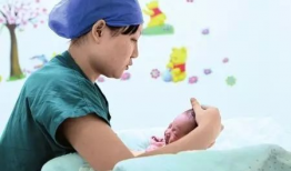 水中生孩子视频,见证生命诞生的独特瞬间