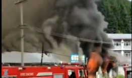 消防车救火视频,火场救援瞬间回顾